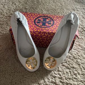 Tory Burch white/gold reva ballet flats